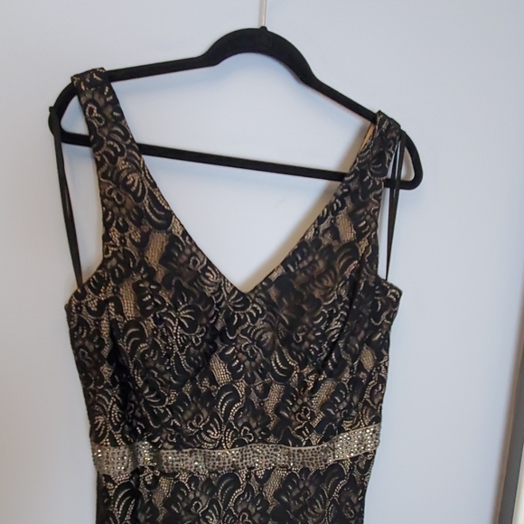 Dress - Picture 6 of 7